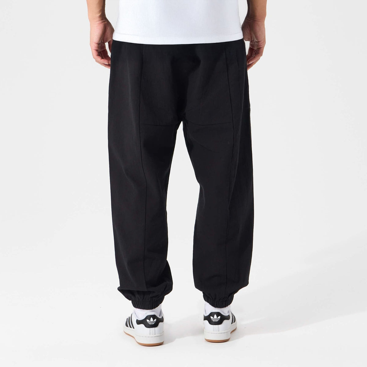 Andrés – Pantalón Deportivo Suelto Casual